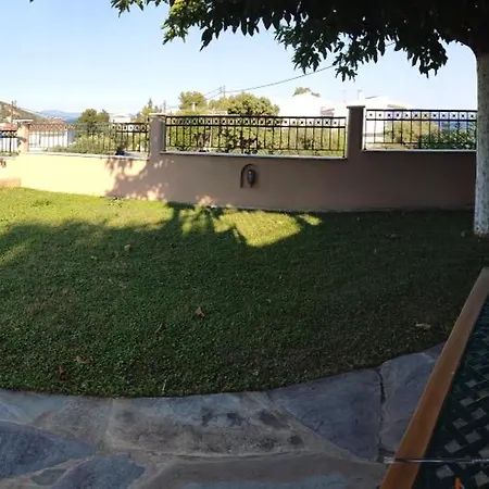 Golden View Néa Ankhíalos