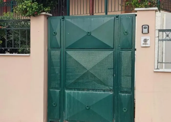 Apartament Golden View Néa Ankhíalos